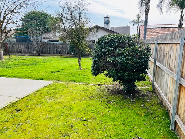 Building Photo - 575 W Cinnamon Ave