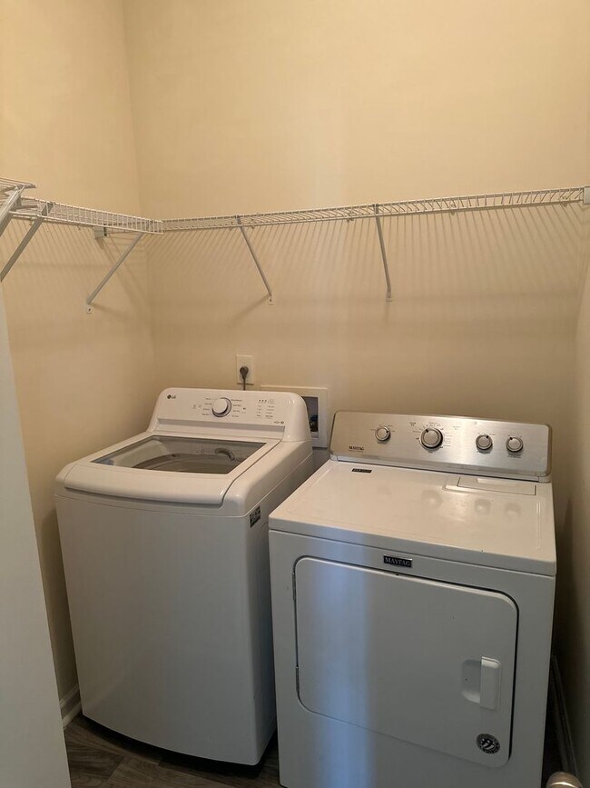 Building Photo - 4 Bedrooms, 3 Bathrooms - Home in Stockbri...