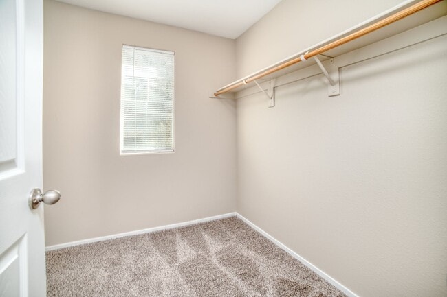 Building Photo - 4-BEDROOM / 3-BATH 2-STORY LOVELY HOME WITHIN GATED COMMUNITY CLOSE TO NELLIS AIR FORCE BASE!