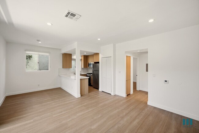 Interior Photo - Overland Century