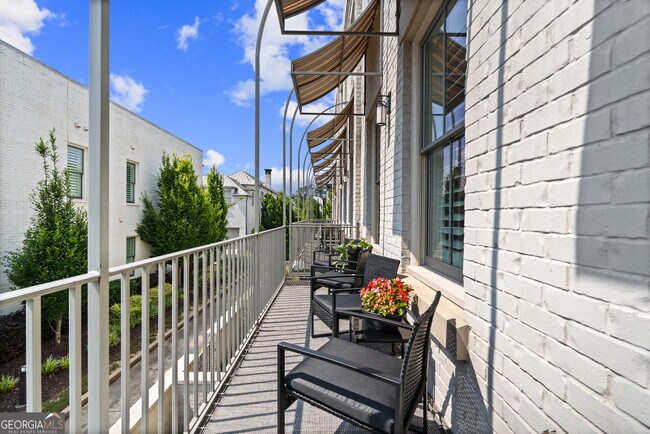 Building Photo - 355 S Esplanade