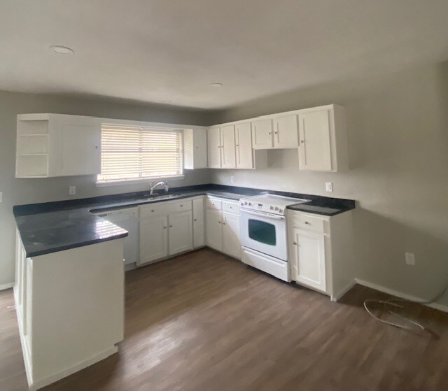 Building Photo - 10047 S Fairview Dr