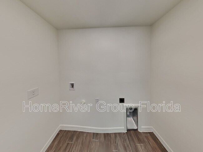 Building Photo - 2748 Cranbrook Ave
