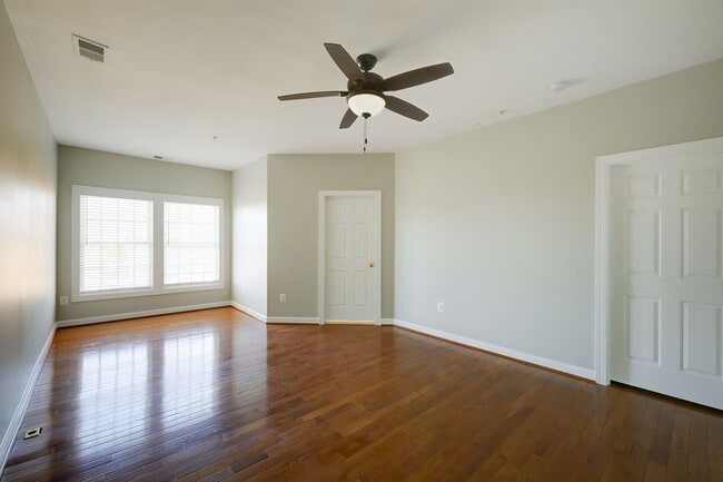 Building Photo - Luxury Living in the Villages of Urbana