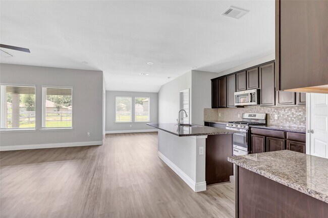 Building Photo - 214 Kickapoo Dr