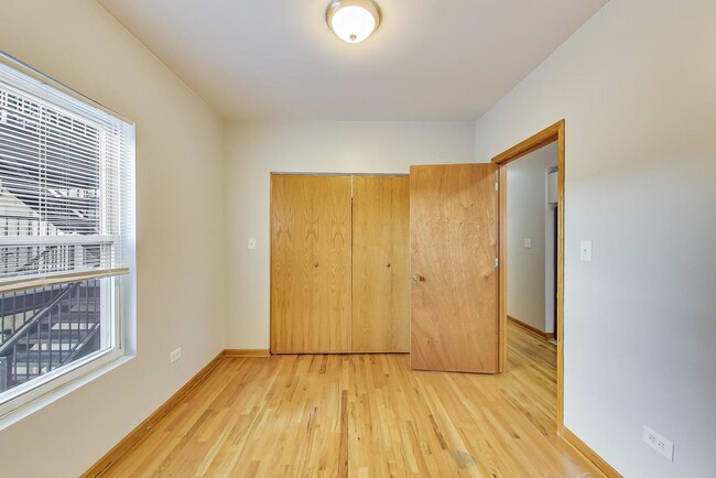 Building Photo - 1452 W Cortez St
