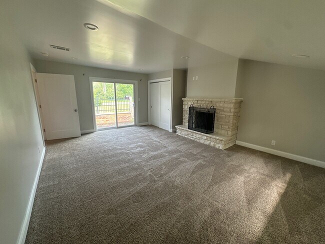 Building Photo - 1370 Farley Dr