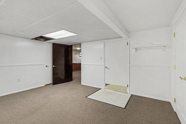 Building Photo - 831 Limekiln Rd