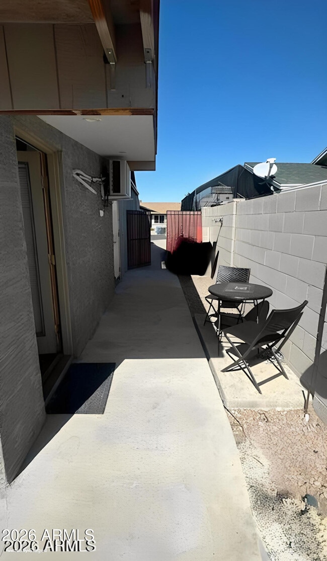 Building Photo - 841 W Watson Dr