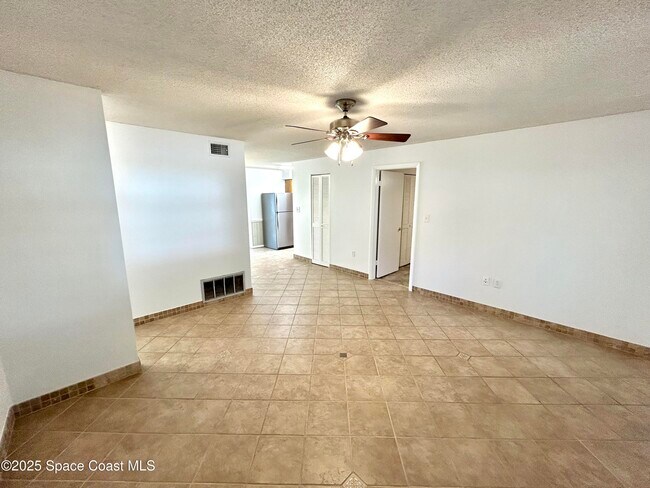 Building Photo - 401 Sea Horse Ave