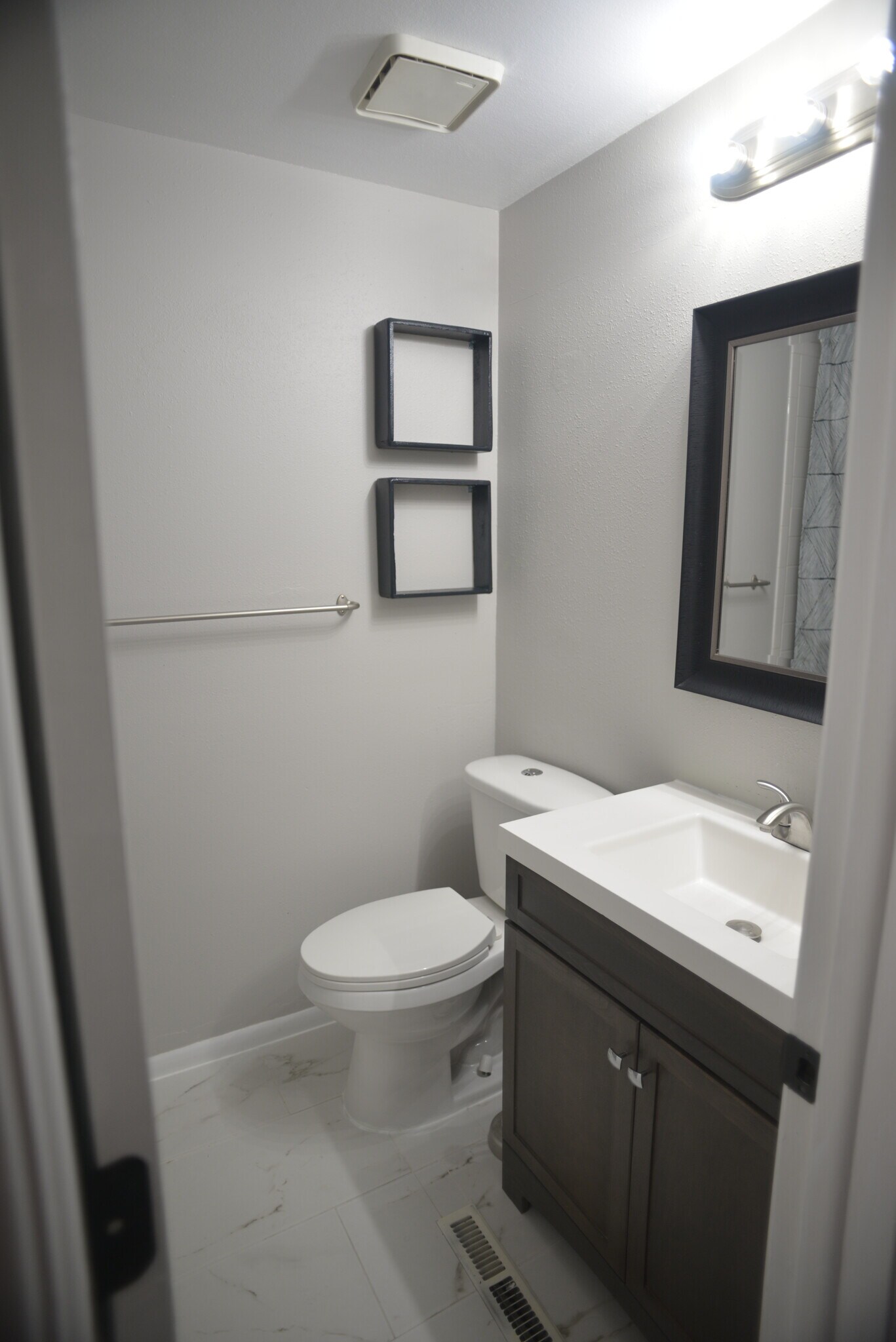 Hallway bathroom - 2862 W Long Dr