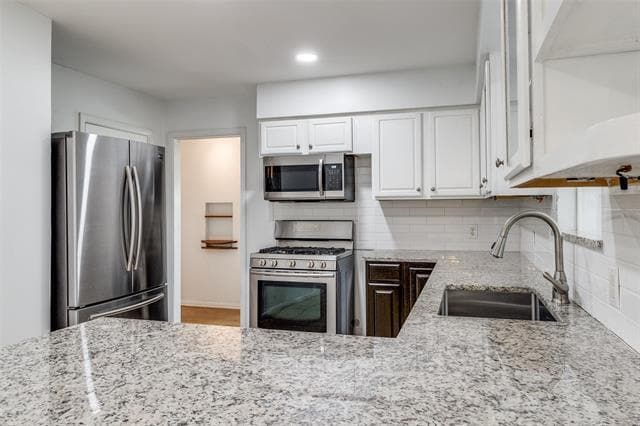 Building Photo - 6418 E Lovers Ln