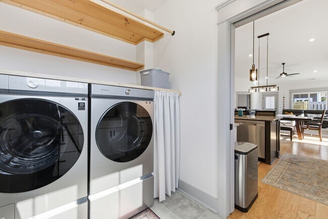 Building Photo - Modern & Fully-Furnished 3-Bedroom Home in Arden with Utilities Included