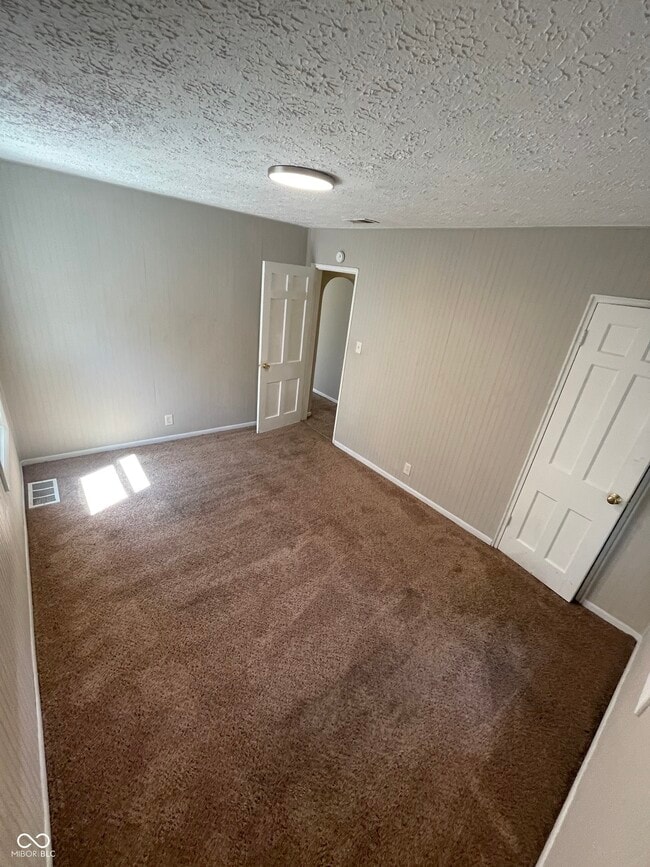 Building Photo - 241 N 19th Ave