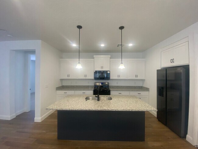 Building Photo - 82 Camino Borde