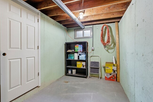 Building Photo - 3 bed + 3 bath / Ranch with Full Finished Basement!