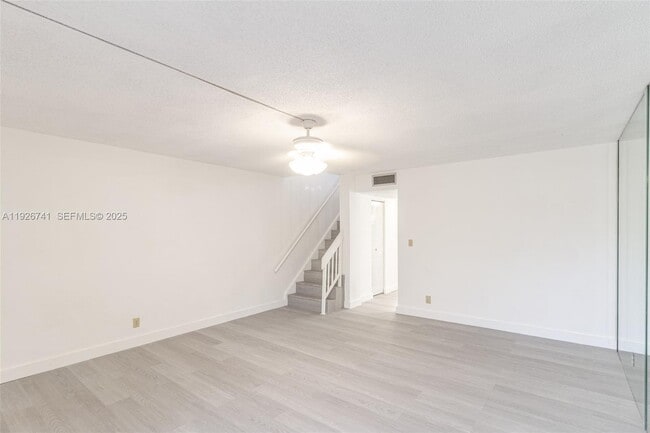 Building Photo - 5209 SW 40th Ave