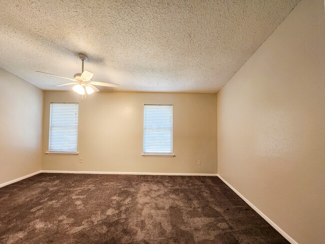 Building Photo - 17742 Kings Park Ln
