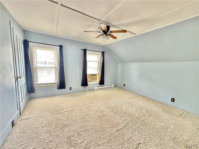 Building Photo - 708 Schuyler St