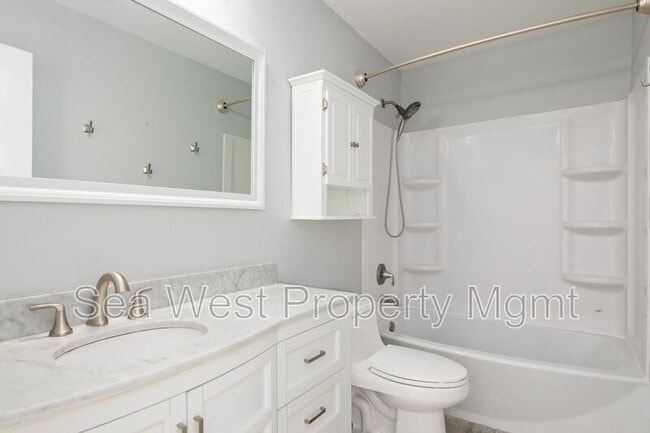 Building Photo - 914 Caminito Madrigal