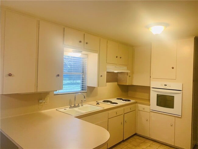 Building Photo - 307 N San Marcos St