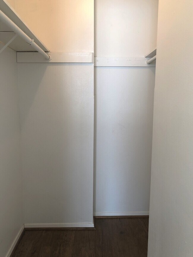 Building Photo - 3620MN