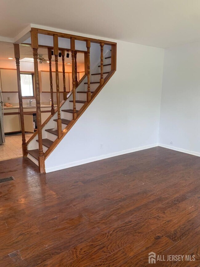 Building Photo - 11 S Pelham Ave