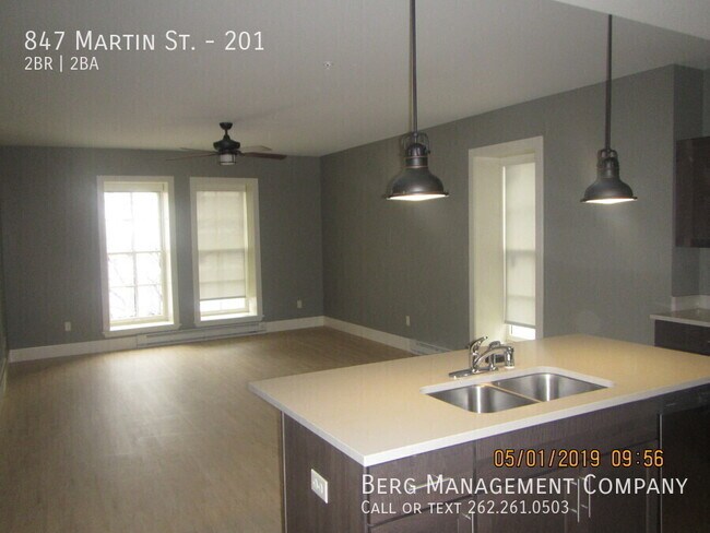 Building Photo - 847 Martin St