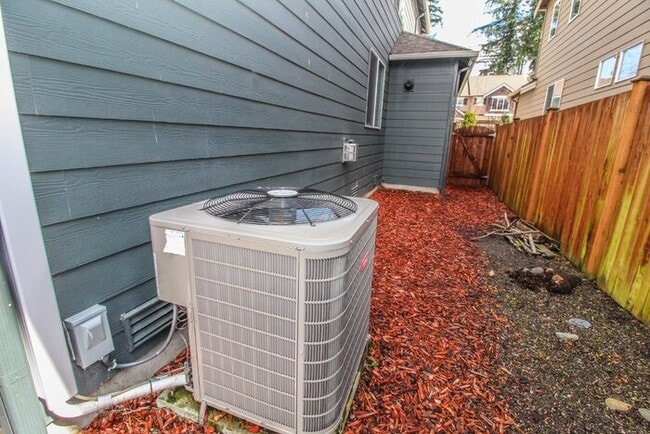 Building Photo - Excellent Snohomish Location. 5bed 3bath 2 Car Garage Sitting on a non through street with very l...