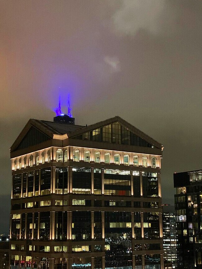 Building Photo - 300 N State St