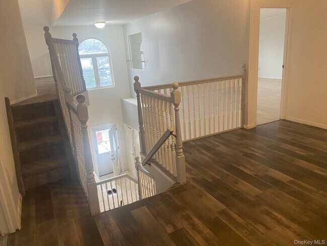 Building Photo - 723 Hungry Harbor Rd