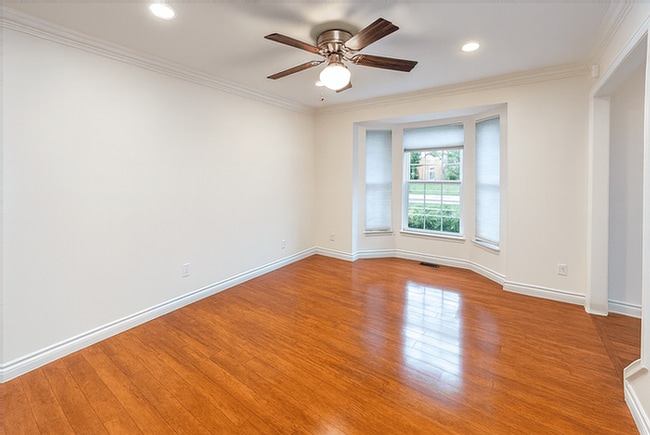Building Photo - 3075 Greenwich Ct