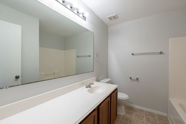 Building Photo - Spacious 4-Bedroom Home with Private Fenced Yard in Fort Worth