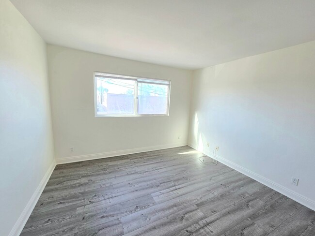 Building Photo - Recently Upgraded 1 bedroom, 1 bathroom Co...