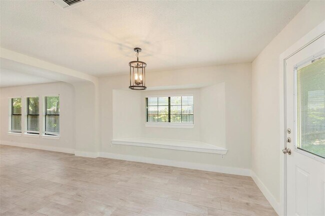 Building Photo - 705 Catumet Dr