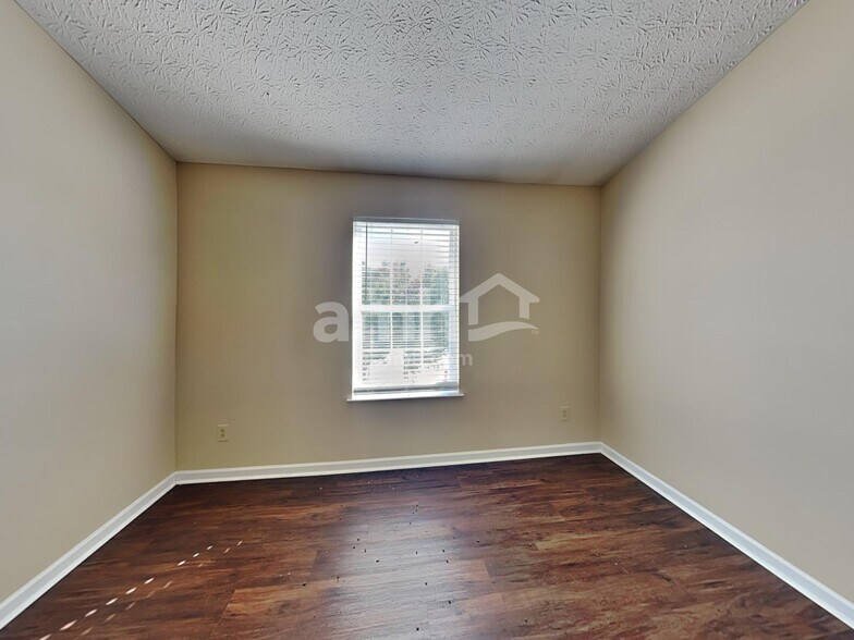 Building Photo - 2419 Hoose Dr