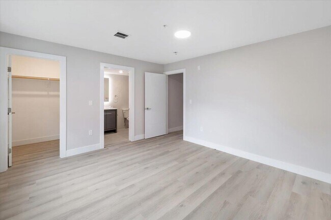 Building Photo - 526 64th St