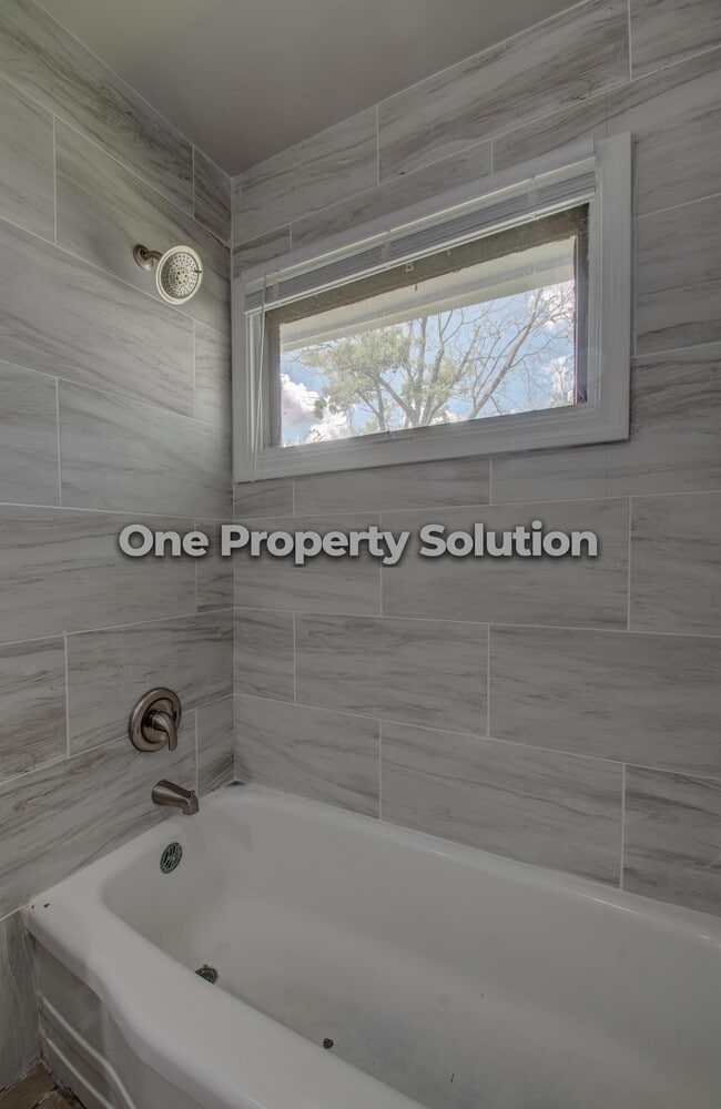 Building Photo - 5001 Carolina St