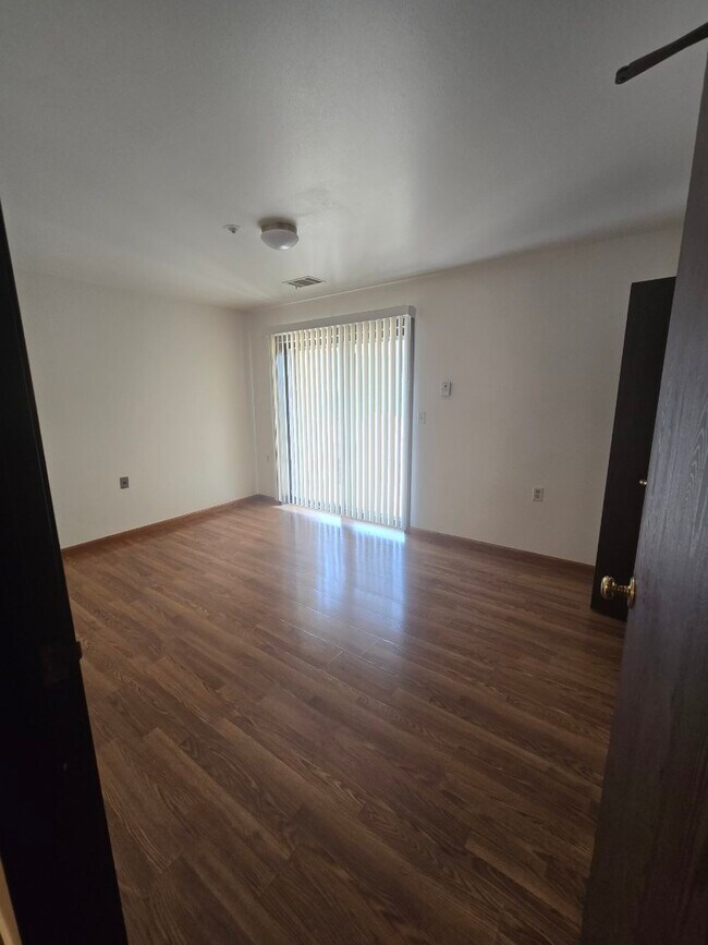 Building Photo - 9096 N Park Plaza Ct