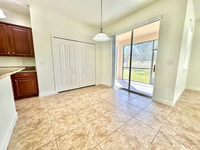 Building Photo - Upscale and modern 5bedroom/2.5bath home i...