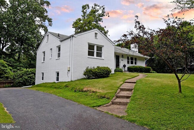 Building Photo - 3865 N Upland St