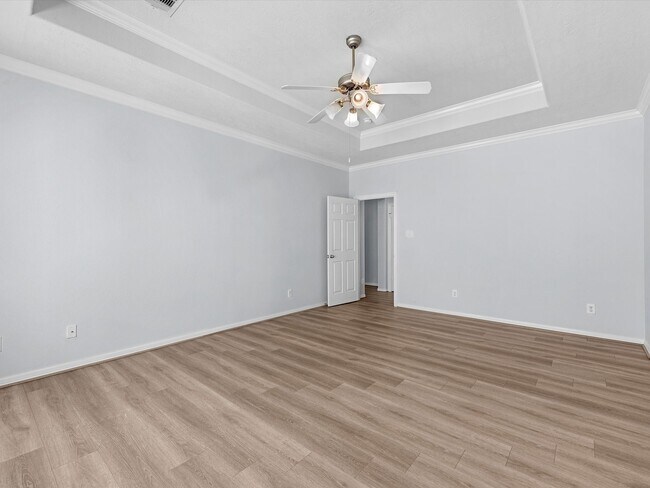 Building Photo - 11643 Royal Oaks View