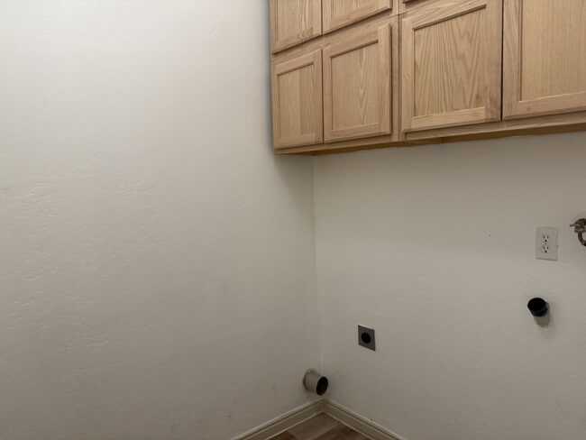 Building Photo - 7691 Willow Walk Ln