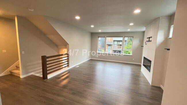 Building Photo - Modern and Stylish 3 BD | 3.5 BA Townhome ...