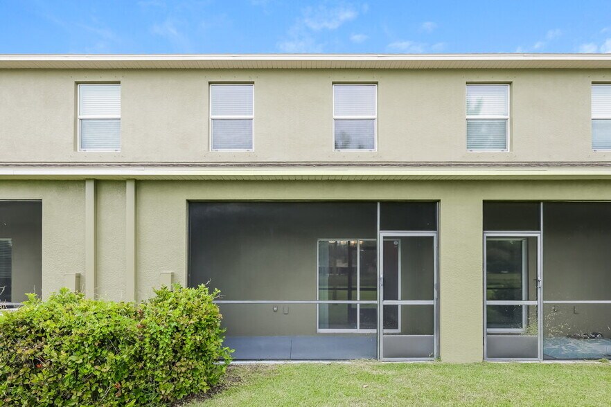 Building Photo - 12926 Utopia Gardens Way