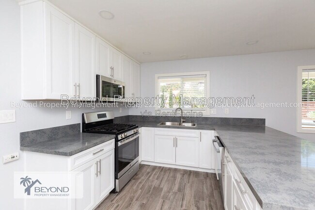 Building Photo - 5313 Vickie Dr