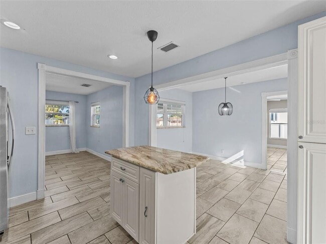 Building Photo - 2924 W Dewey St