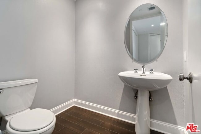 Building Photo - 1875 S Beverly Glen Blvd