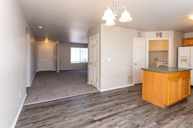 Building Photo - Fantastic Sand Creek Condo- 3 Bedrooms - 2...