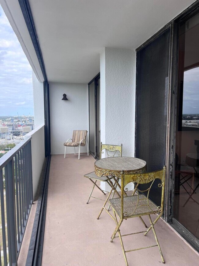 Building Photo - 5600 N Flagler Dr